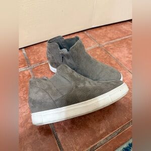 Time and Tru high top sneakers size 8